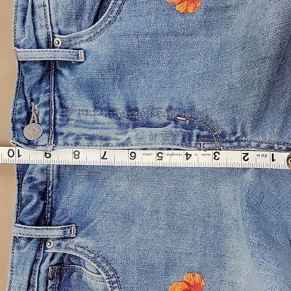 Limited Edition Levi's 721 Blue Jeans with Floral Poppy Embroidery Size 32 EUC - Picture 7 of 16